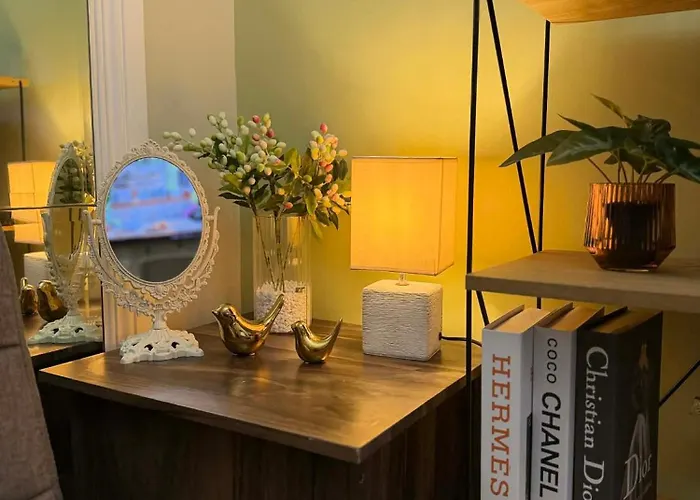 Neo-classic 1br With Wifi Netflix At Shell Res Near Moa And Naia Airport Apartahotel Manila